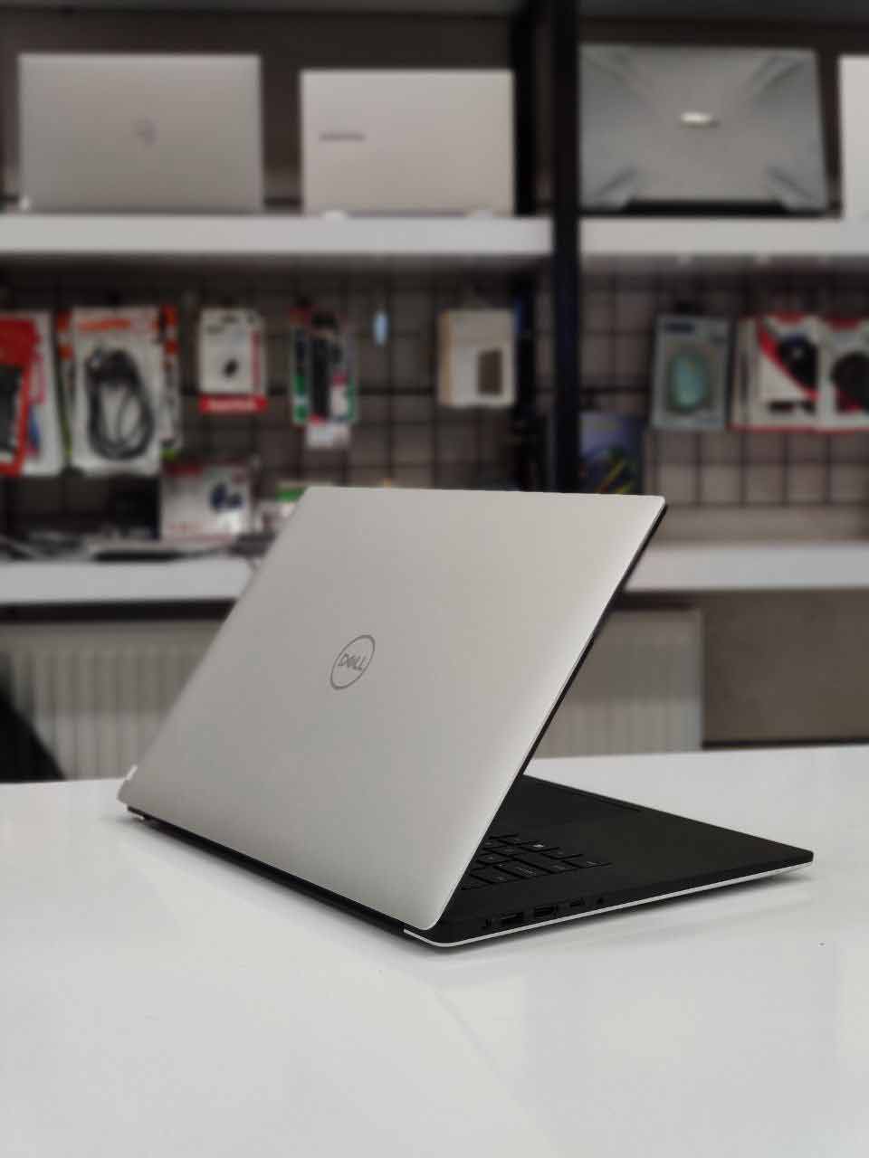 Dell Precision 5530.