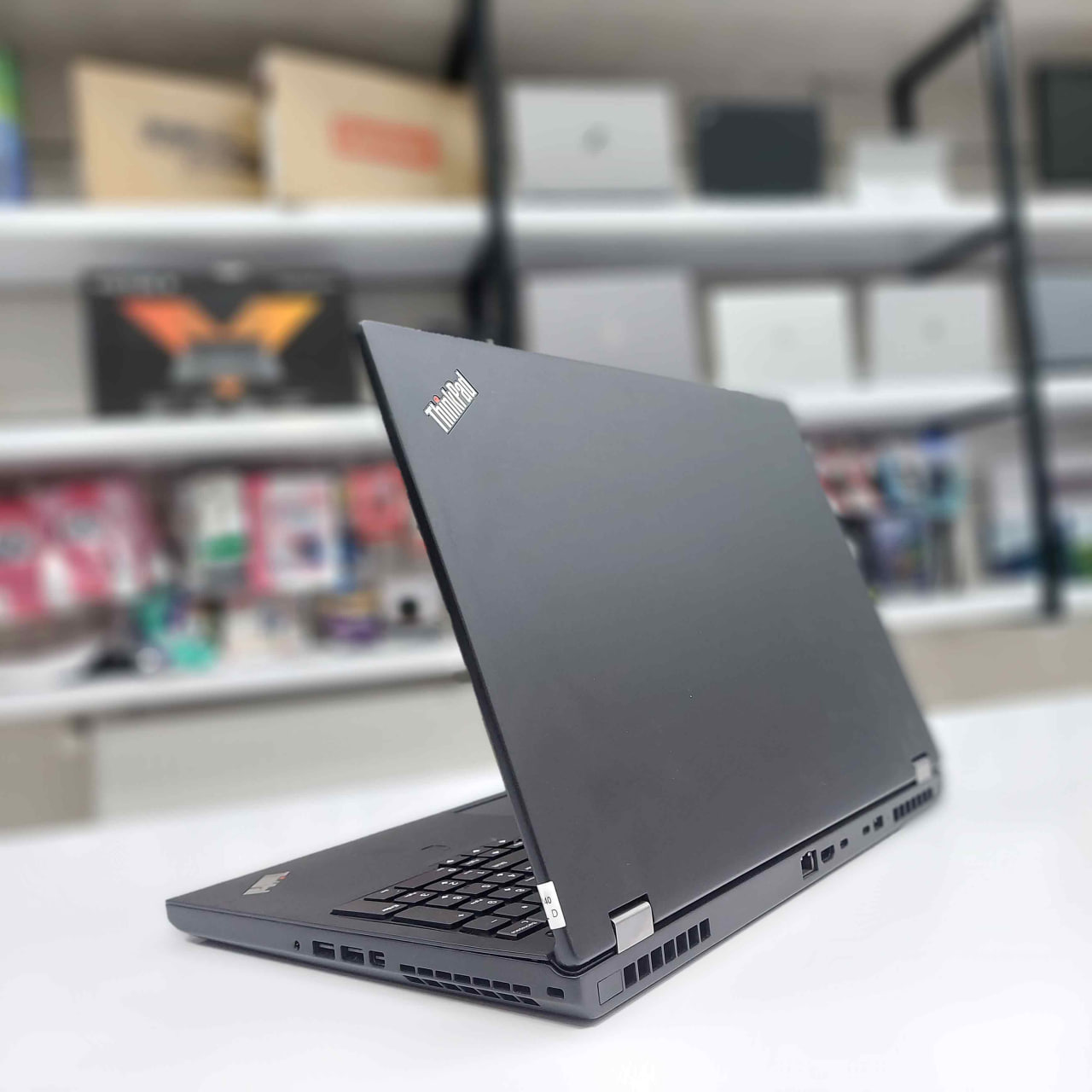4 لپتاپ Lenovo ThinkPad P52 i7-8750H 16GB RAM 512gb SSD 4GB Quadro P1000